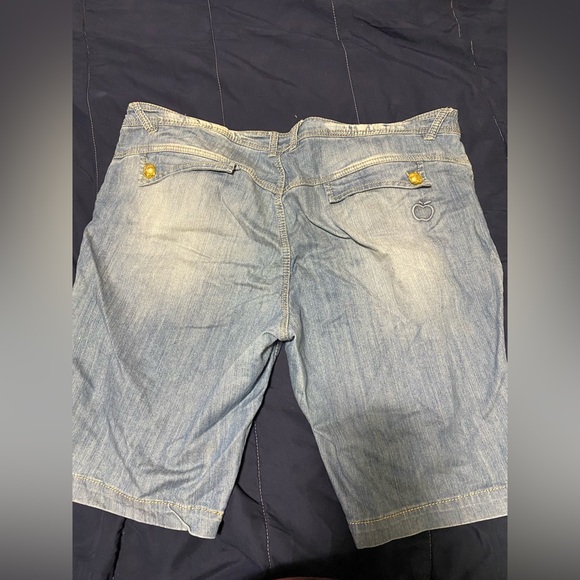 Plus Size Bermuda shorts size 24 Apple Bottoms - Picture 2 of 2